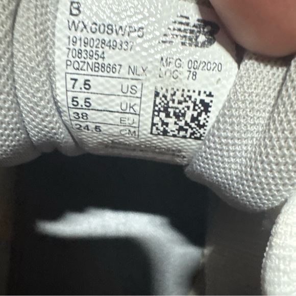 Size 7.5  New Balance 608v5 women’s training shoes White Pink - Picture 6 of 6